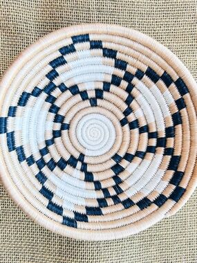 Azizi Life Neri Woven Grass Bowl